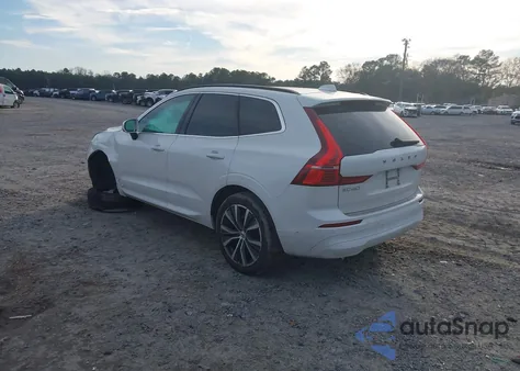 2022 Volvo Xc60 B5 Momentum z USA, uszkodzony, nr VIN YV4L12RK2N1091376